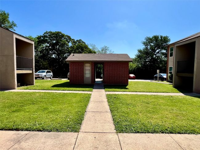 APT-2 - 410 Bryan St, Condo with 2 bedrooms, 1 bathrooms and null parking in Denton TX | Image 4