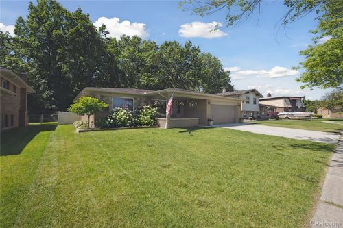 13983 Village Ln, Riverview, MI, 48193-7650 | Card Image