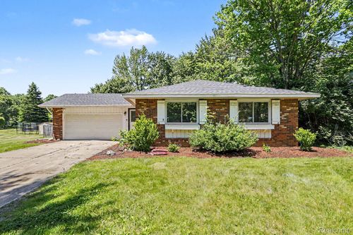 724 Chippewa Trl, Niles, MI, 49120-3156 | Card Image
