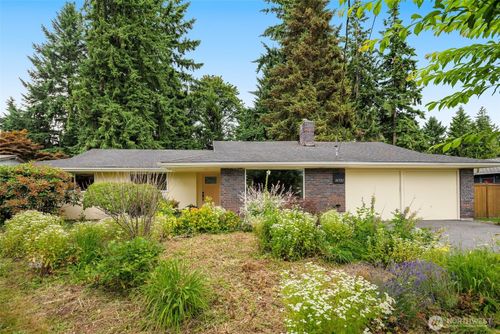 16521 Se 45th St, Bellevue, WA, 98006-7143 | Card Image