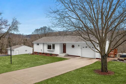 N3359 Miller Rd, La Crosse, WI, 54601-2942 | Card Image