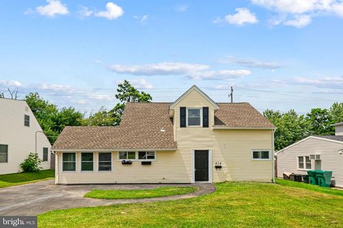 414 Holly Dr, LEVITTOWN, PA, 19055-1331 | Card Image