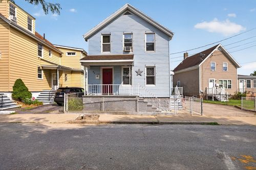 32 Raymond St, Fall River, MA, 02723-2824 | Card Image
