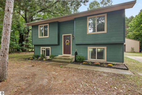 4948 W Red Oaks Dr, Traverse City, MI, 49685-9675 | Card Image