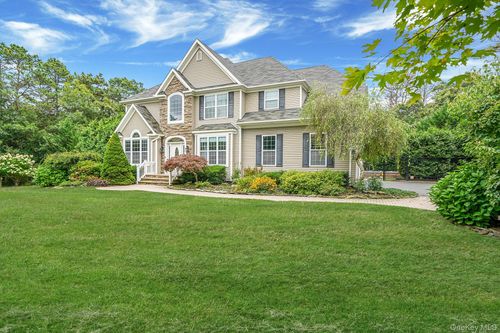 6 Nick Ct, Yaphank, NY, 11980-9758 | Card Image