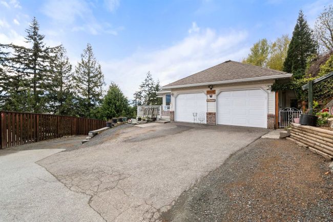 47360 Mountain Park Drive, House other with 4 bedrooms, 3 bathrooms and 4 parking in Chilliwack BC | Image 2