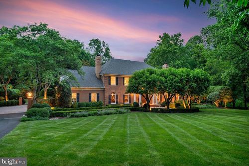 8014 Greenwich Woods Dr, MCLEAN, VA, 22102-1332 | Card Image