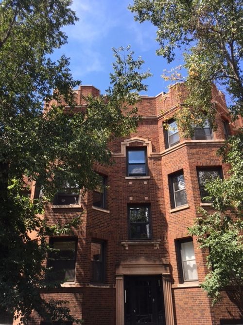 1w-640 W Roscoe St, Chicago, IL, 60657-9375 | Card Image
