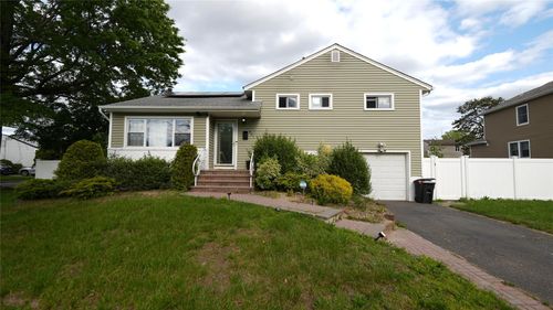 821 Virginia Ave, North Bellmore, NY, 11710-1341 | Card Image