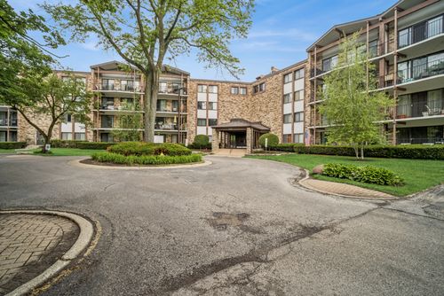 415-250 W Parliament Pl, Mount Prospect, IL, 60056-1063 | Card Image