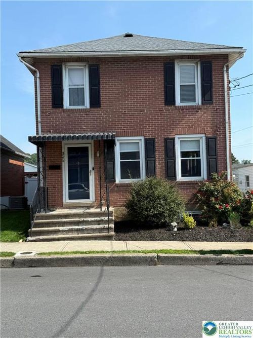322 Lincoln Ave, Nazareth, PA, 18064-2609 | Card Image