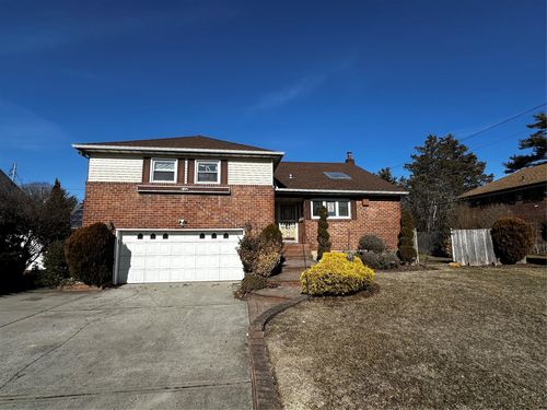 827 Eastfield Rd, Westbury, NY, 11590-1429 | Card Image