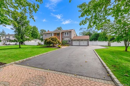 24 Frank St, Smithtown, NY, 11787-1257 | Card Image