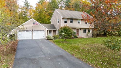 4 Huckleberry Ln, Atkinson, NH, 03811-2232 | Card Image