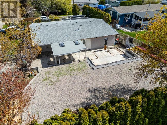 2431 Bering Rd, Home with 2 bedrooms, 1 bathrooms and 5 parking in West Kelowna BC | Image 33