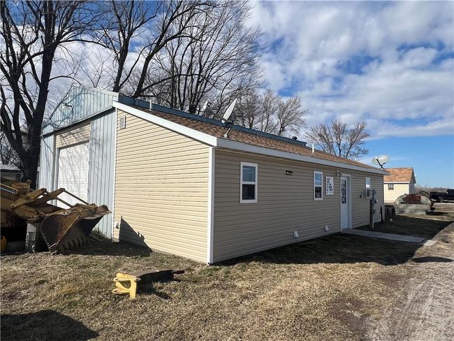 713 & 711 Vine Street, House other with 3 bedrooms, 2 bathrooms and null parking in Burlington Junction MO | Image 4