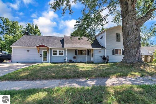 817 Walnut St, Cadillac, MI, 49601-1764 | Card Image