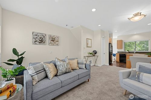 b-3014 Ne 140th St, Seattle, WA, 98125-3532 | Card Image