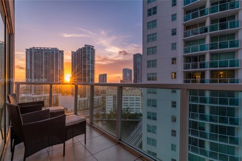 1117-41 Se 5th St, Miami, FL, 33131-2529 | Card Image