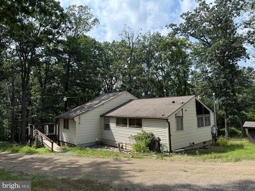 76 Schaeffer Hill Dr, PAW PAW, WV, 25434-3071 | Card Image