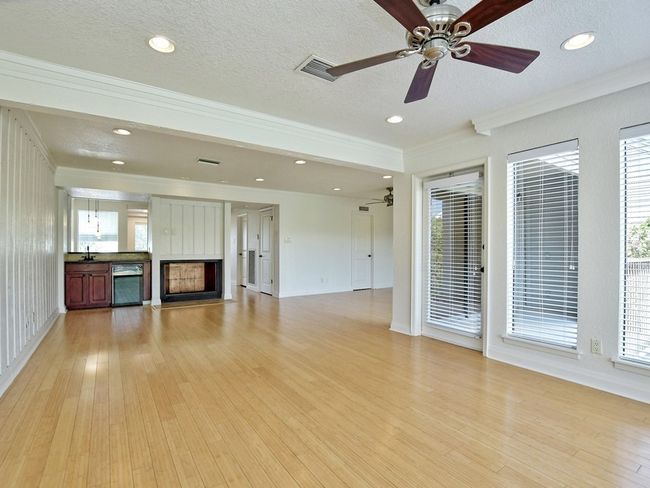 168 World Of Tennis Sq, Condo with 3 bedrooms, 3 bathrooms and 2 parking in Lakeway TX | Image 5