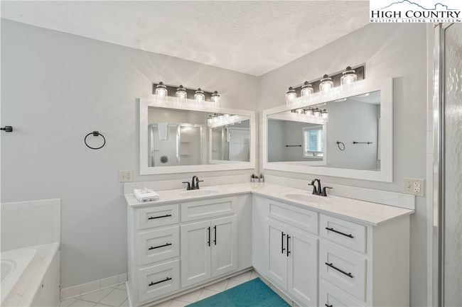 126 Rock Ledge Ln, House other with 5 bedrooms, 5 bathrooms and null parking in Sugar Mountain NC | Image 9