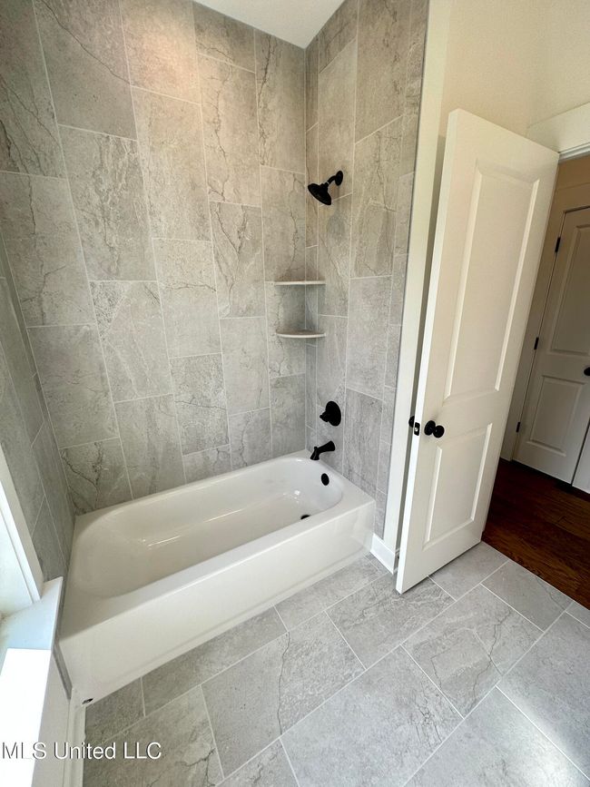 Guest bath | Image 38