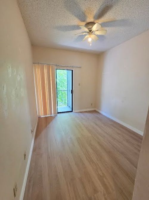 207-2706 Salado St, Austin, TX, 78705-3935 | Card Image