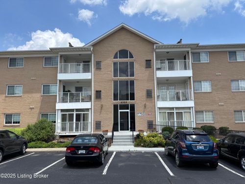 301-8505 Atrium Dr, Louisville, KY, 40220-4058 | Card Image