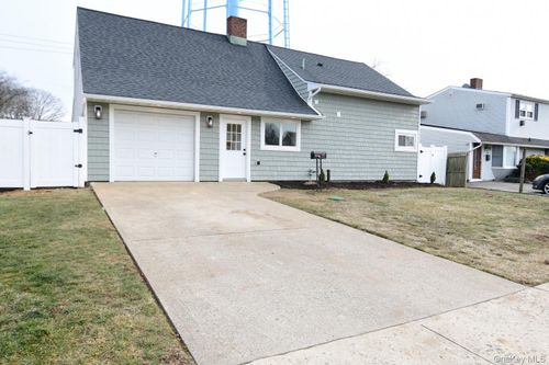 15 Bond Ln, Hicksville, NY, 11801-4510 | Card Image