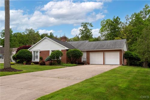 16 Silver Birch Ct, New Hartford, NY, 13413-3913 | Card Image