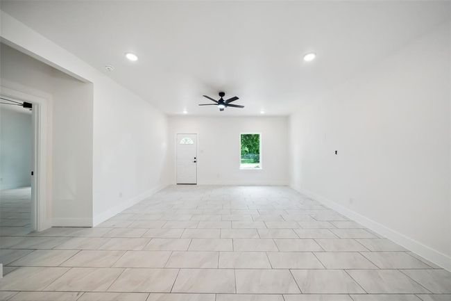 708 Azalea St, House other with 4 bedrooms, 2 bathrooms and 2 parking in Prairie View TX | Image 4