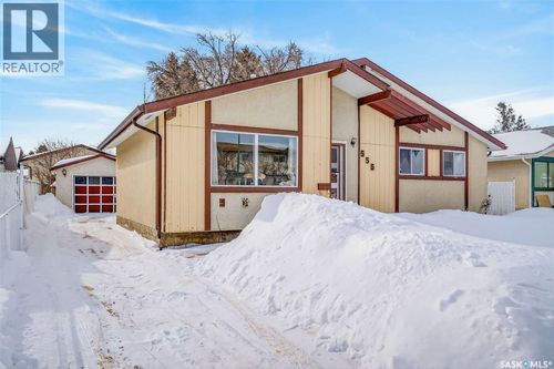 555 32nd St W, Prince Albert, SK, S6V6B7 | Card Image