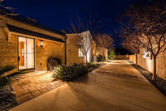 705 W Creek St, Home with 3 bedrooms, 5 bathrooms and 3 parking in Fredericksburg TX | Image 38