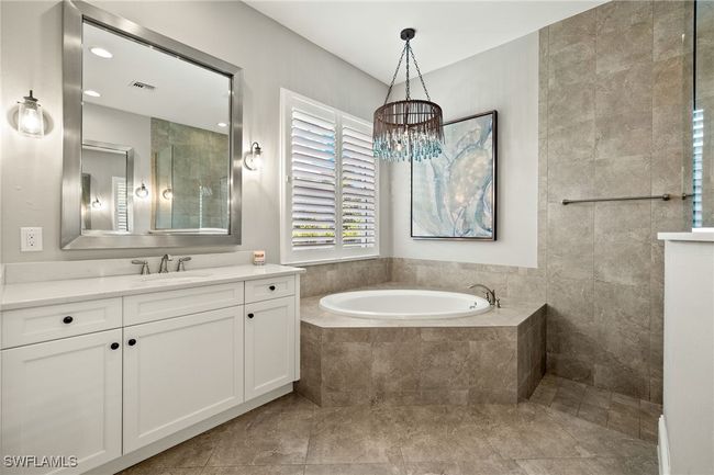 Primary Bathroom | Image 24