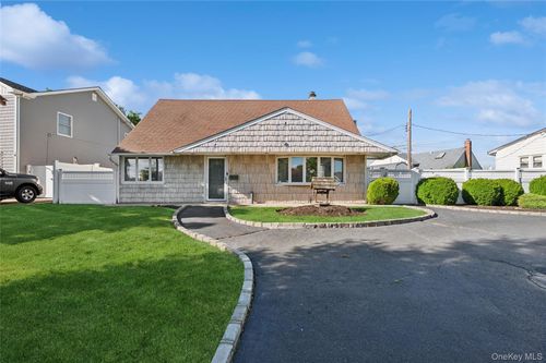 4 Dennis Ln, Bethpage, NY, 11714-6004 | Card Image