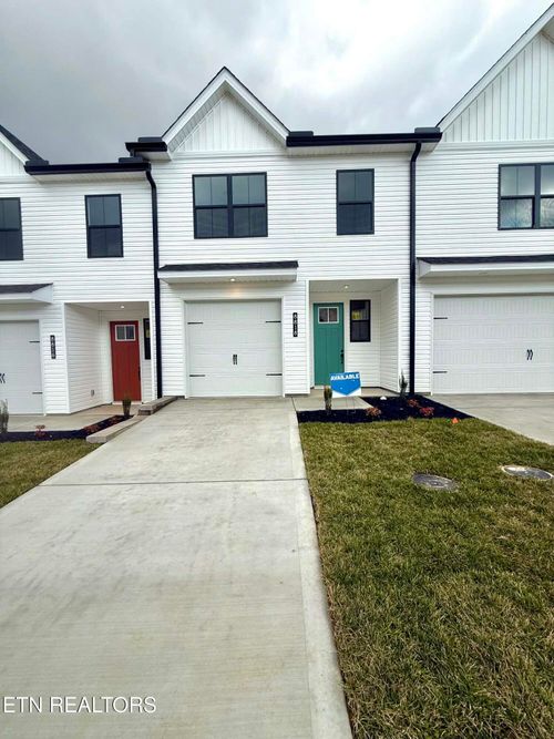 8818 Chapman Trace Way, Knoxville, TN, 37920-2892 | Card Image