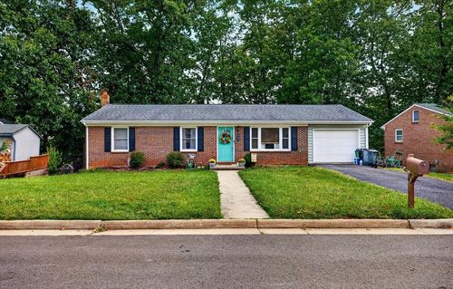 604 Hilltop Dr, STAUNTON, VA, 24401-4860 | Card Image