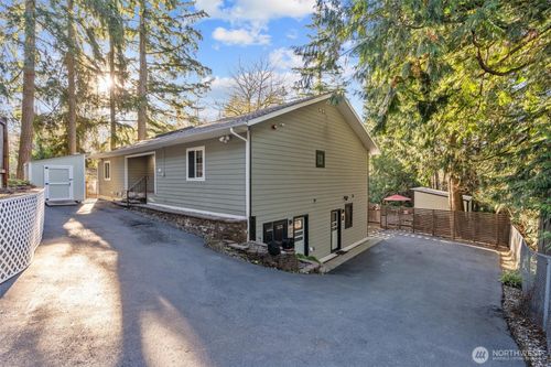 7337 151st Ave Ne, Redmond, WA, 98052-4211 | Card Image