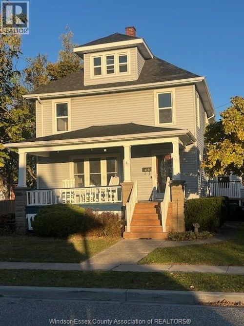 21 Wellington Ave W, Essex, ON, N8M1W8 | Card Image