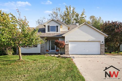 232 Glendale Dr Ne, Rockford, MI, 49341-8292 | Card Image