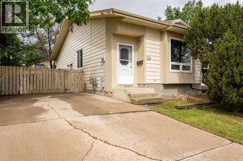 23 Dakota Road W, Lethbridge, AB, T1K5L4 | Card Image