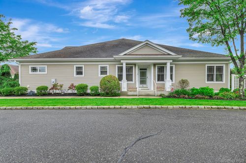 45 Oak Run, Stony Brook, NY, 11790-3339 | Card Image