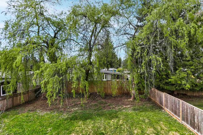 11735 210 St, House other with 5 bedrooms, 2 bathrooms and 4 parking in Maple Ridge BC | Image 19