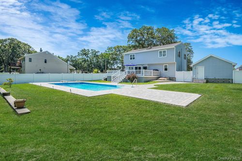 221 Magnolia Dr, Selden, NY, 11784-2043 | Card Image