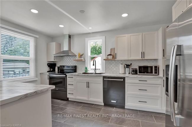 137 Hillendale Ave, House other with 3 bedrooms, 2 bathrooms and 5 parking in Kingston ON | Image 7