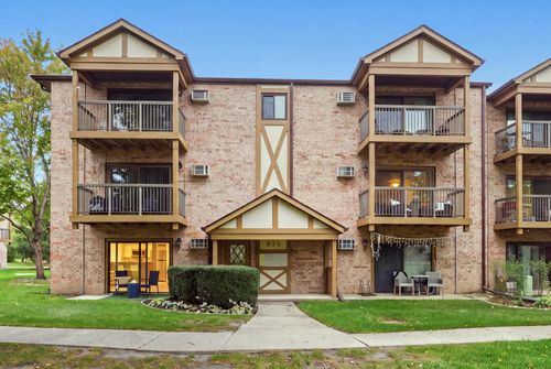 a-831 S Dwyer Ave, Arlington Heights, IL, 60005-2442 | Card Image