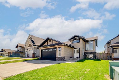 20 Heartland Crescent, Penhold, AB, T0M1R0 | Card Image