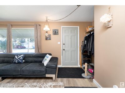 4007 53a St, House other with 3 bedrooms, 2 bathrooms and 6 parking in Wetaskiwin AB | Image 3