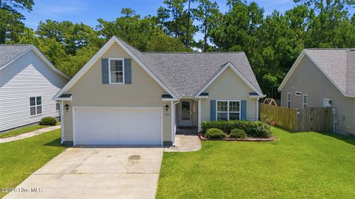 106 Lakeside Green Dr, New Bern, NC, 28560-3800 | Card Image